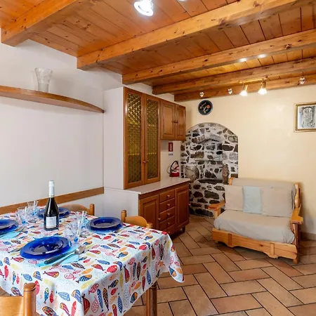 Guesthost - Cozy Loft Flat In * Σαν Ρέμο