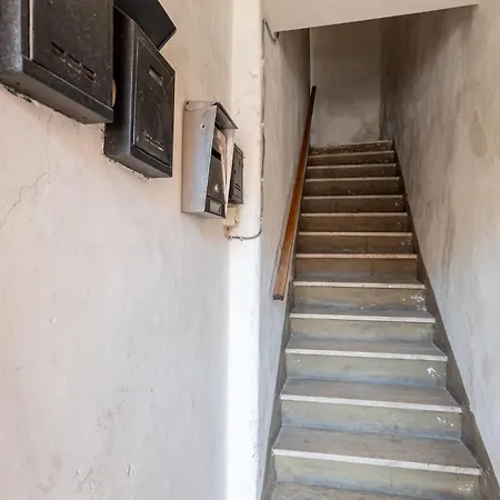 Guesthost - Cozy Loft Flat In * Sanremo