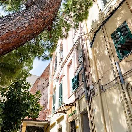 Apartamento Guesthost - Cozy Loft Flat In Sanremo