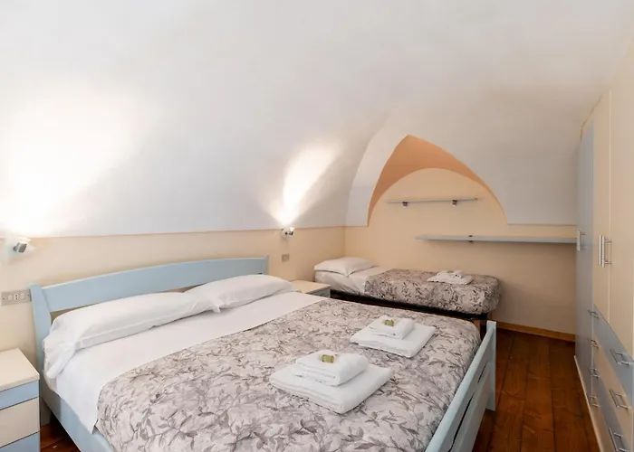 Guesthost - Cozy Loft Flat In * Σαν Ρέμο