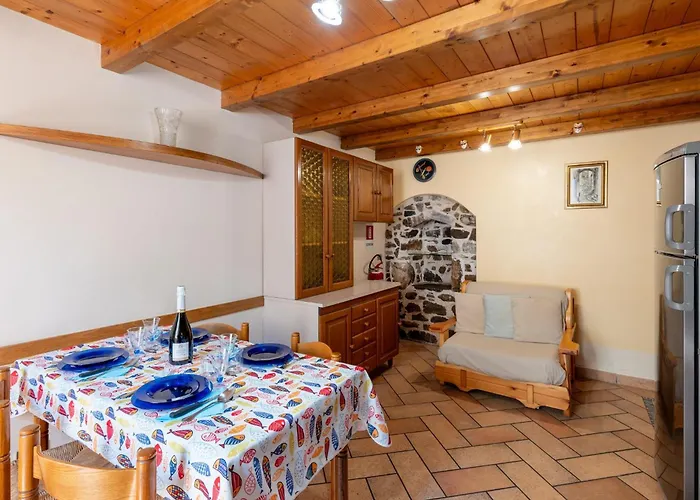 Guesthost - Cozy Loft Flat In * Σαν Ρέμο