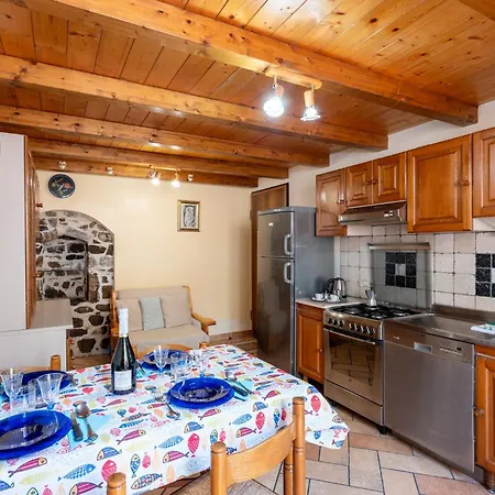 Guesthost - Cozy Loft Flat In Lejlighed *