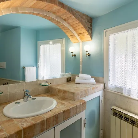 Guesthost - Cozy Loft Flat In