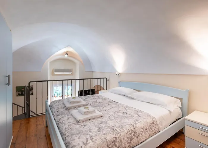 Guesthost - Cozy Loft Flat In * Санремо