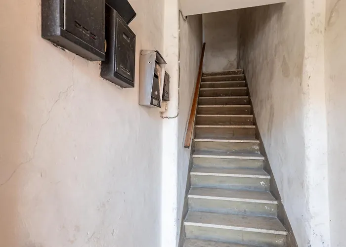 Guesthost - Cozy Loft Flat In * Санремо